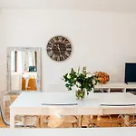 Miguitus House 아파트 카민하